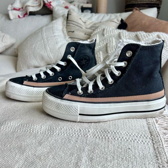 Woman’s size US6 high top platform inside fur black converse used once - Picture 3 of 12